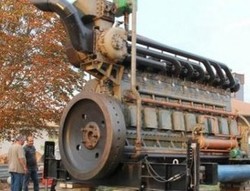 Mesin Diesel Raksasa, Berukuran 5,5 Meter!