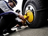 Parkir Sembarangan, Roda Mobil Digembok