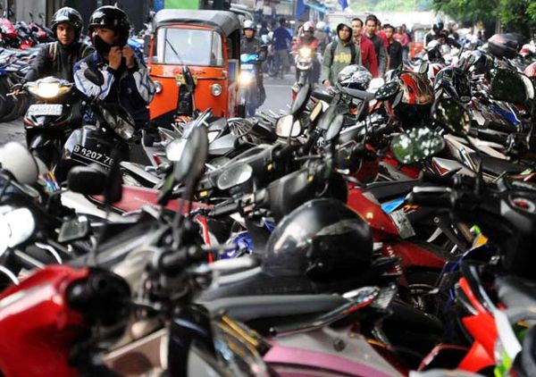 Parkir Motor Kian Sulit