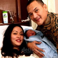 Angie Pernah Ingin Minta Cerai Adjie Massaid pada 2010