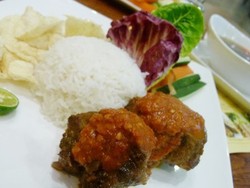 Nostalgia Kelezatan Sop Buntut Legendaris Borobudur