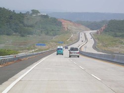 Menjamurnya Kawasan Bisnis Rest Area Bikin Tol Rawan Kecelakaan