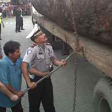 Polisi Razia Truk Trailer di Pelabuhan Tanjung Perak