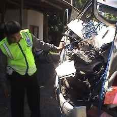 Korban Tewas Minibus Vs Truk Bertambah