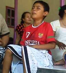 Asyik Main di Teras, Kemaluan Bocah SD Disunat Jin