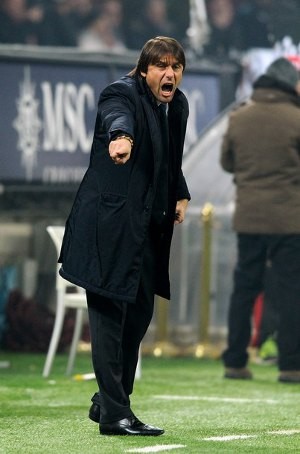 Tak Diberi Penalti, Conte Berang pada Wasit