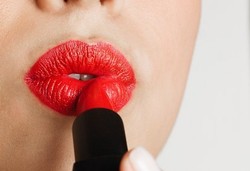 Lipstik-lipstik Top yang Mengandung Racun Timbal