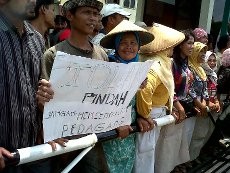 Satpol PP Semarang Gagal Segel Pasar Unggas karena Diblokade Pedagang