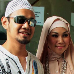 Ulang Tahun, Ustad Guntur Dihadiahi Puput Melati Motor Harley