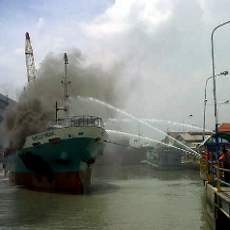 Kapal Kargo Shelly Indah Terbakar