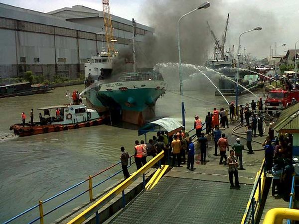 Kapal Kargo Shelly Indah Terbakar