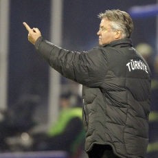 Hiddink Terima Tawaran karena Tertarik dengan Visi Anzhi