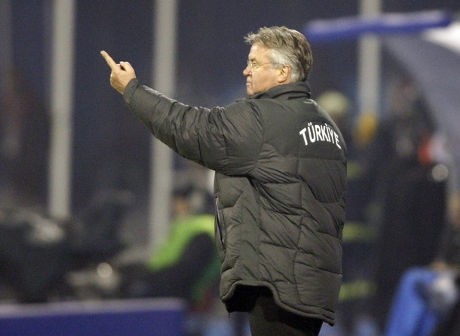 Hiddink Terima Tawaran karena Tertarik dengan Visi Anzhi