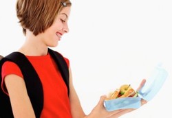 Bukan Cuma Isinya, Kotak Makan Juga Bisa Bikin Gemuk