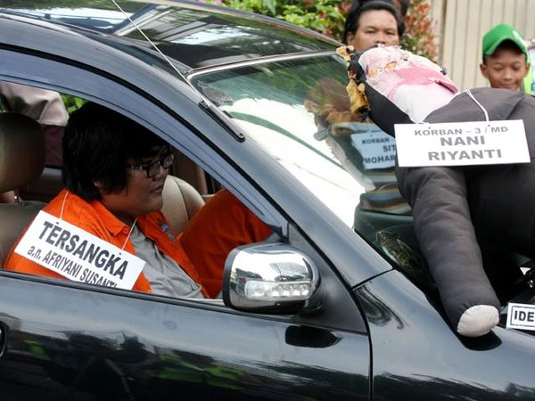 Afriyani Berkalung Tersangka