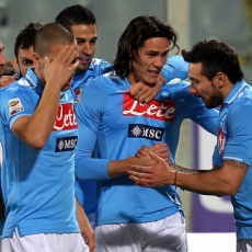 Cavani Dua Gol, Napoli Hantam Fiorentina