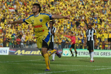 Gaston Hat-trick, Gresik United Atasi Persidafon 3-2