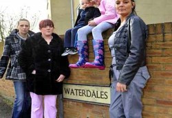 Bayi-bayi yang Hidup Bertetangga dengan Penyakit Misterius