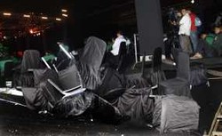 Brakk!! Panggung VVIP Harlah PPP Ambruk, Tamu Undangan Kaget