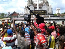 Menari dan Berkoteka, Mahasiswa Papua di Makassar Demo Tolak Pemekaran