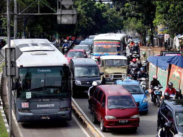 Galian Kabel Perparah Macet Buncit
