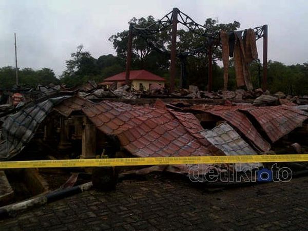 Istana Sayap Terbakar