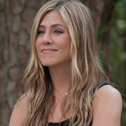 Demi Justin Theroux, Jennifer Aniston Tak Mau Pamer Dada
