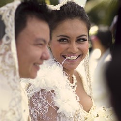 Denada Simpan Foto Almarhum Ayah di Buket Bunga Nikah