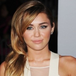 Miley Cyrus Tambah Tato ke 12