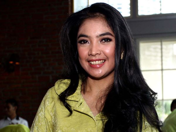 Gaya Hijau Muda Inggrid Kansil