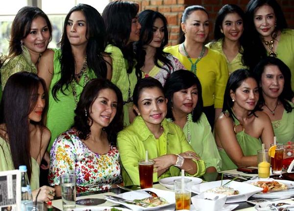Ketika Mayangsari Berkumpul Bareng Sosialita