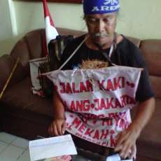 Jalan Kaki Malang-Surabaya, Indra Azwan Kembalikan Amplop Suap Kapolda