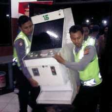 Polisi Buru 3 Investor Arena Judi Ketangkasan