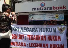 Gandeng Ormas, Eks Nasabah Bank Century Geruduk Bank Mutiara Yogya