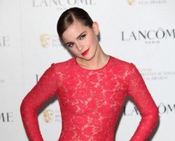 Emma Watson Digosipin Lesbian Gara-gara Berambut Pendek
