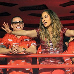 Didampingi Sang Kekasih, J-Lo Ikut Ramaikan Karnaval Rio