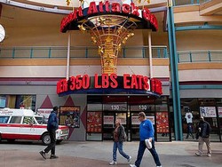 Kena Serangan Jantung Saat Makan di Resto Heart Attack Grill