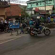 Perbaikan Pipa PDAM Bocor di Raya Ngelom Bikin Padat 