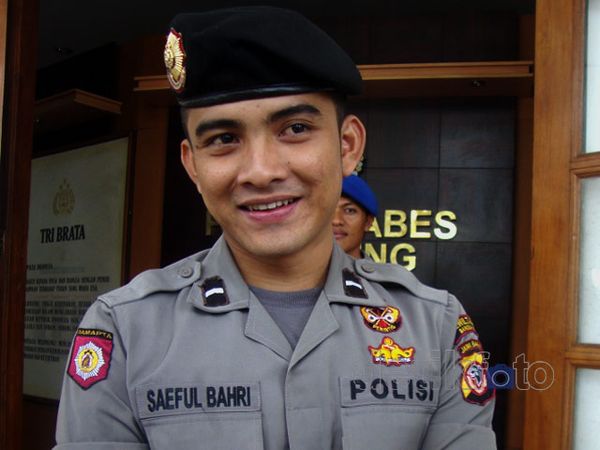Ini Dia Polisi Yang Bikin Heboh Dunia Maya