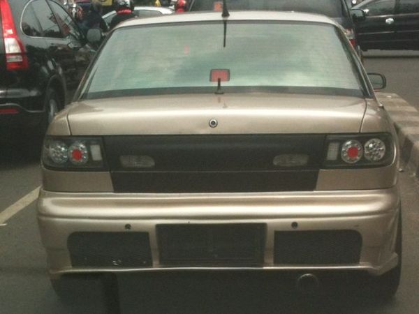 Mobil Tanpa Pelat Nomor