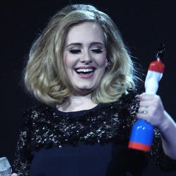 Adele Menang Besar di BRIT Awards 2012