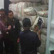 34 Kontainer Pakaian Bekas Diamankan Bea Cukai