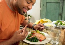 Pria Perlu Banyak Makan Ikan Biar Makin Greng