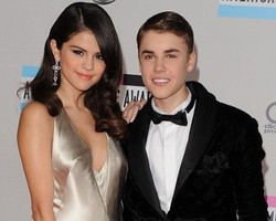 Selena Gomez Tobat Jadi Playgirl Karena Justin Bieber