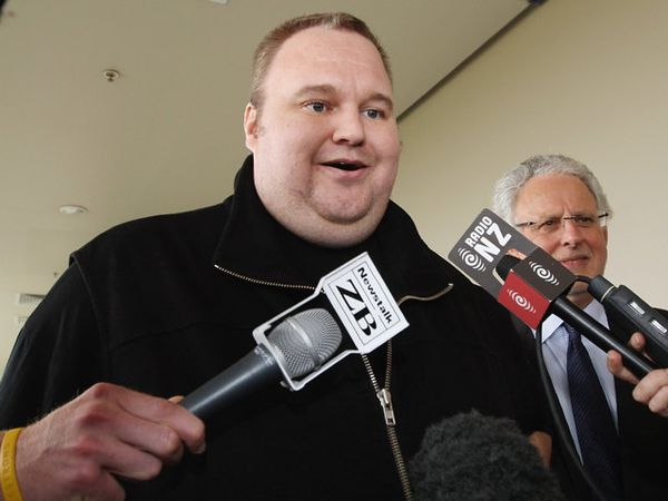 Dotcom Dilarang Sentuh Internet