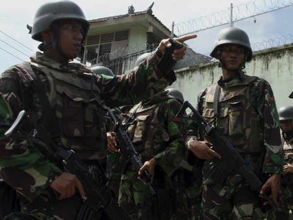 Polisi & TNI Jaga LP Kerobokan