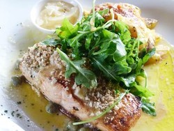 Kolaborasi Cantik Crusted Brie Salmon dan Wedding Imperial Tea