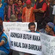 Datangi DPRD Jatim, Pedagang Asongan KA Minta Diizinkan Berjualan Lagi