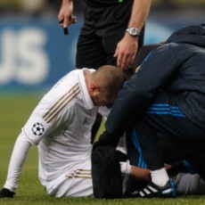 Benzema Terancam Absen Dua Pekan
