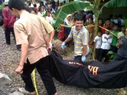 Motor Mogok di Rel, Ade Tewas Terlindas Kereta